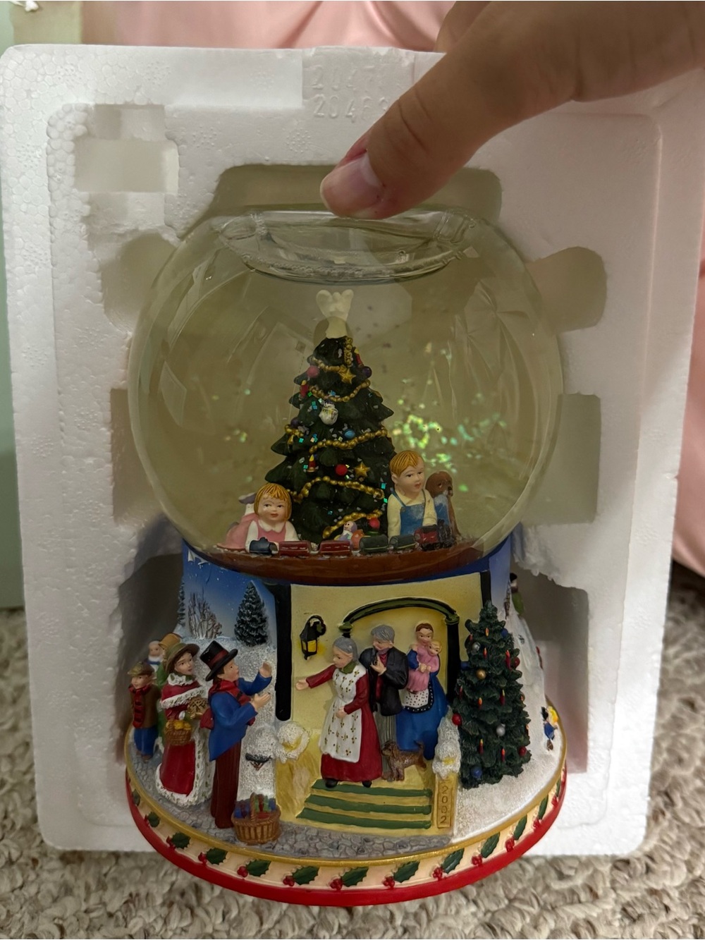 PartyLite Multicolor Carolers Snow Globe with Christmas Tree